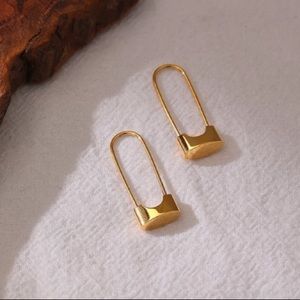 🔒 18K gold plated chic lock earrings